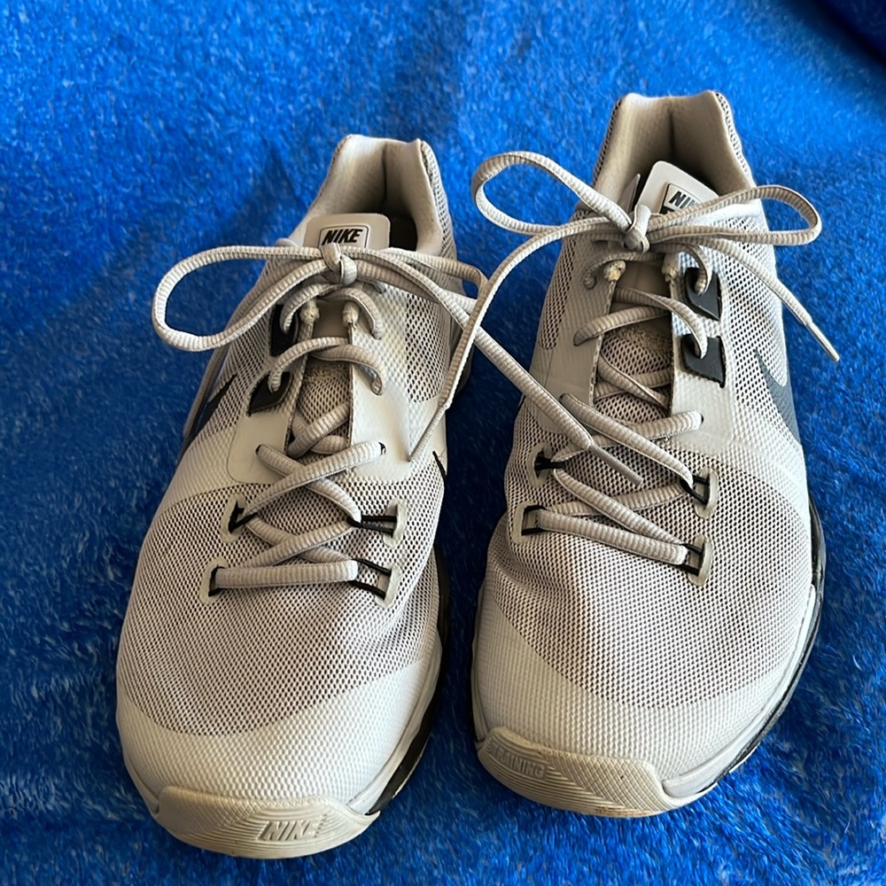 NIKE Men’s Gray Shoes